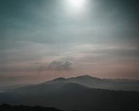 beleuchtet die Berge