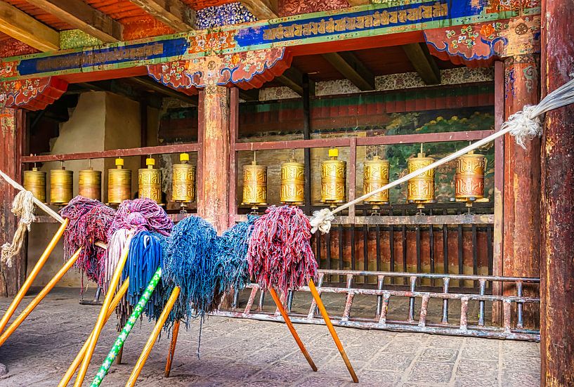 Prays and works courtyard of a monastery in Tibet by Rietje Bulthuis
