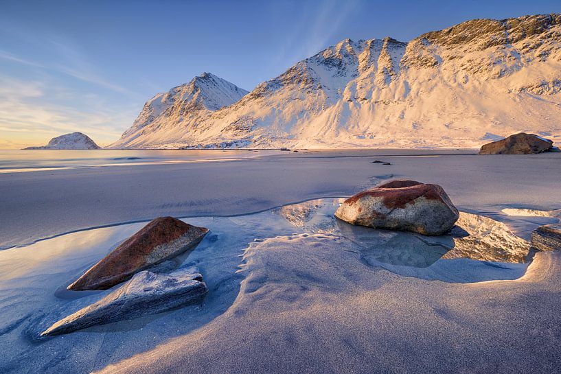Haukland beach by Rolf Schnepp