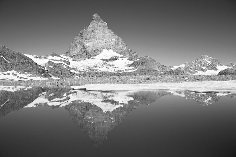 Matterhorn reflection in ice lake by Menno Boermans
