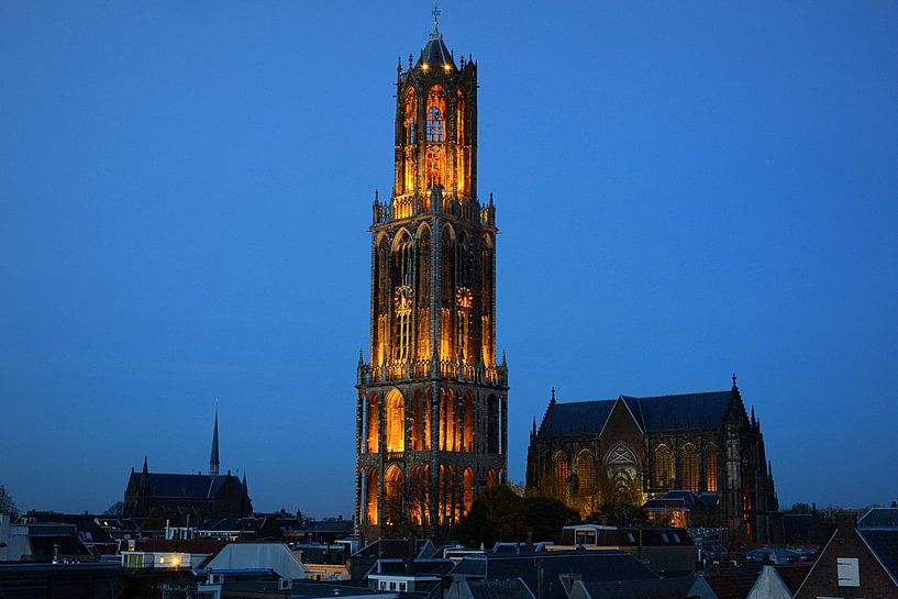 Verlichte Utrechtse Domtoren en Domkerk. by Margreet van Beusichem