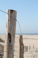 Hekwerk aan het strand