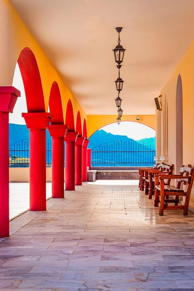 Vue imprenable sur le monastère de Spili par Yvonne Gardner