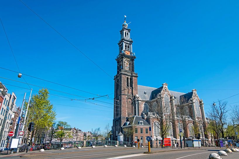 Stadtbild von Amsterdam in den Niederlanden mit der westlichen Kirche von Eye on You