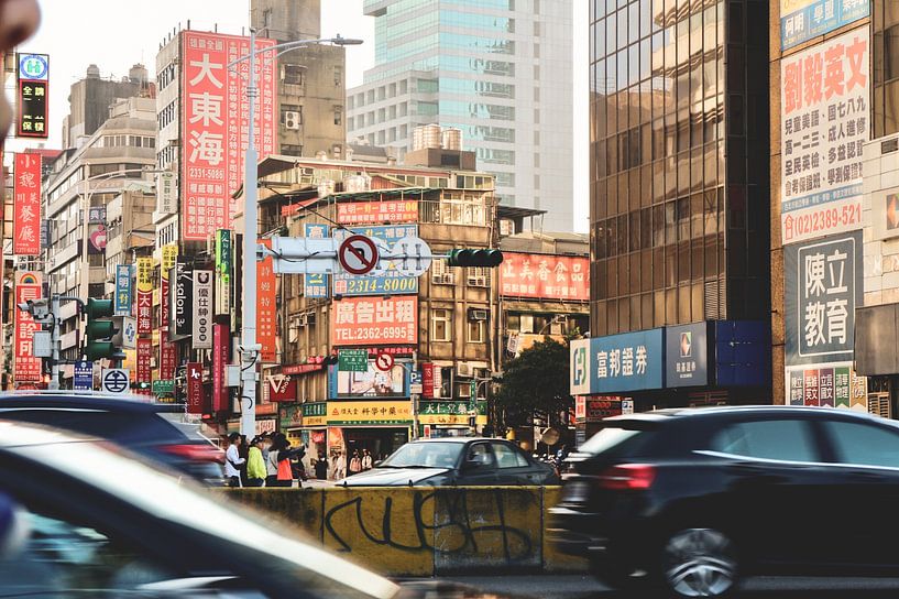 Rue à Taipei. La couleur. par Erik Juffermans