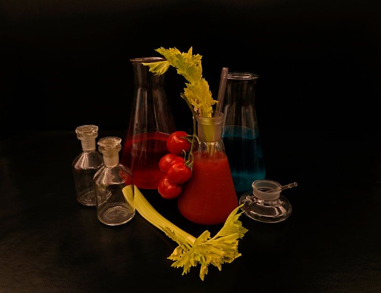 Cocktail de tomates et de gin avec céleri et tomates de vigne par Babetts Bildergalerie