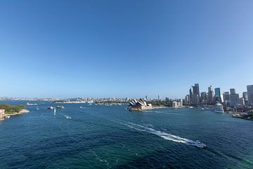Sydney Skyline mit Opernhaus und kreisförmigem Kai. Eines der bekanntesten Wahrzeichen von Sydney un