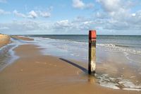 Strandpfosten am Strand von Texel