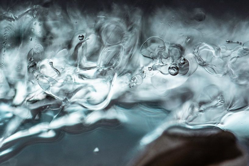 Blasen im Eis | Grün Grau Abstraktes Foto von Nanda Bussers