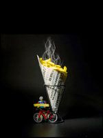 Typische holländische Pommes frites mit Radfahrer.