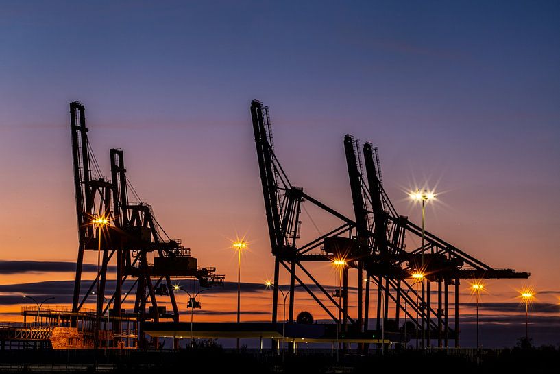 Installation portuaire de Huelva, Espagne, après le coucher du soleil par Winne Köhn