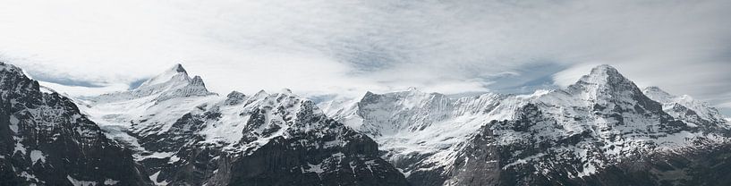 Vue panoramique du sommet du Mönch et de la Jungfrau par Besa Art