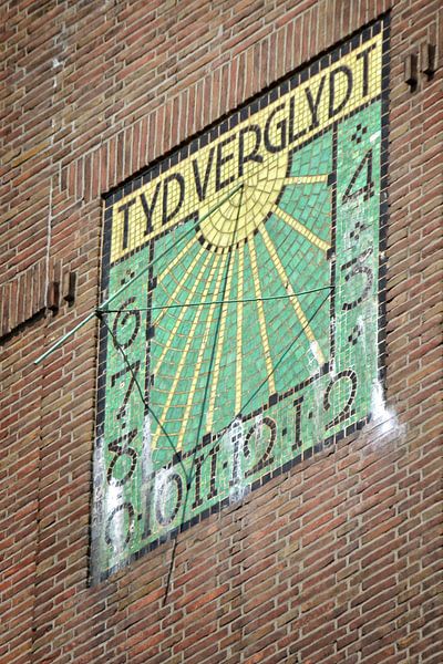 Time passes (in color) by Chris van Doorn