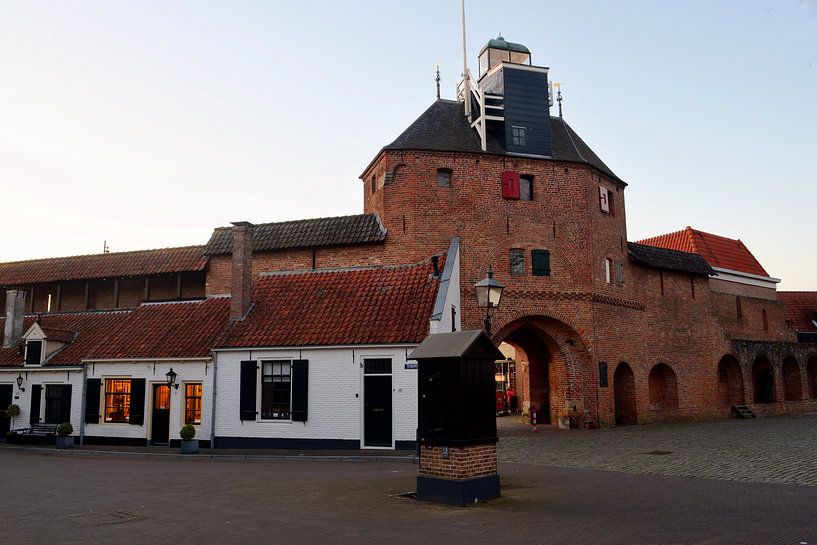 Harderwijk's Vischpoort in the evening by Gerard de Zwaan