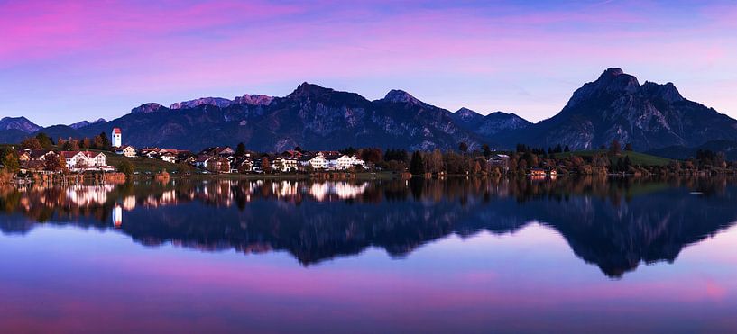 Hopferau - village au bord du Hopfensee avec panorama alpin par Frank Herrmann