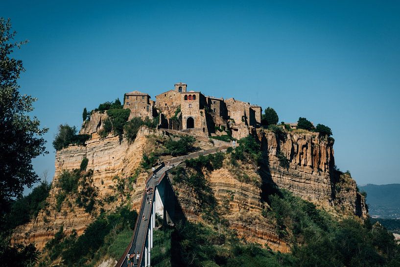 Le village d'Orvieto sur un plateau volcanique par Ben De Kock