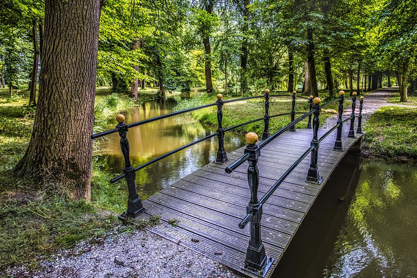 Bruggetje in het park van Martena State, Cornjum von Harrie Muis