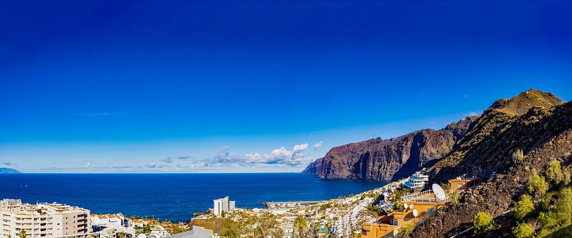 Los Gigantes, Steilküste auf Teneriffa, Spanien. Panoramafoto von Gert Hilbink