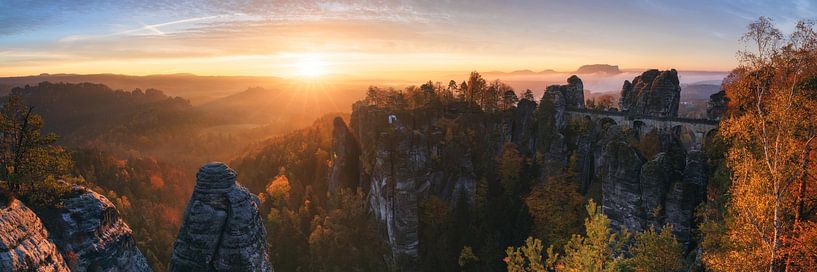 Ein Herbst Panorama der Bastei im Elbsandsteingebirge von Daniel Gastager