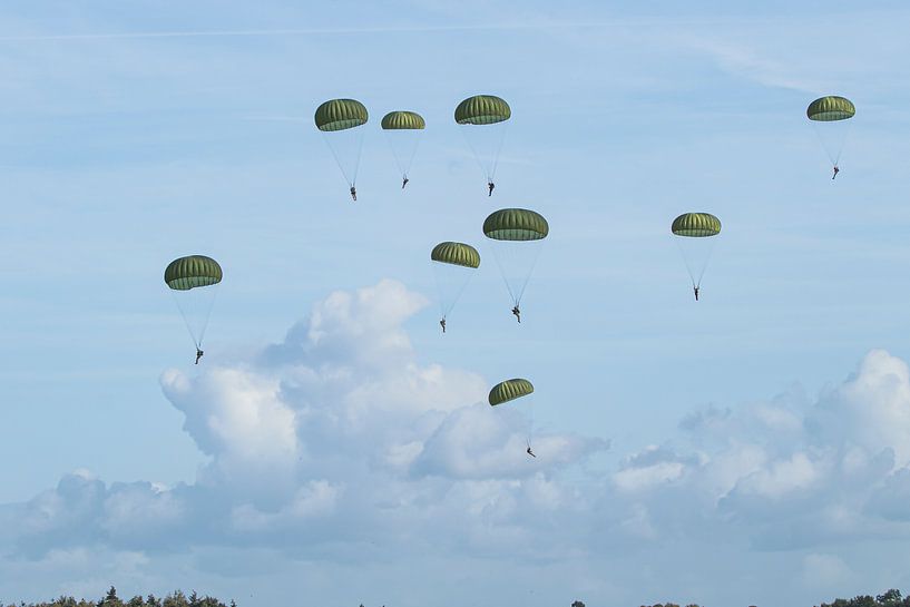 paradropping van Raymond Engelen