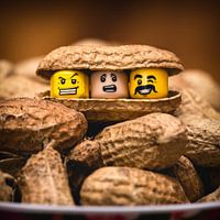 Scène amusante avec des cacahuètes et des visages