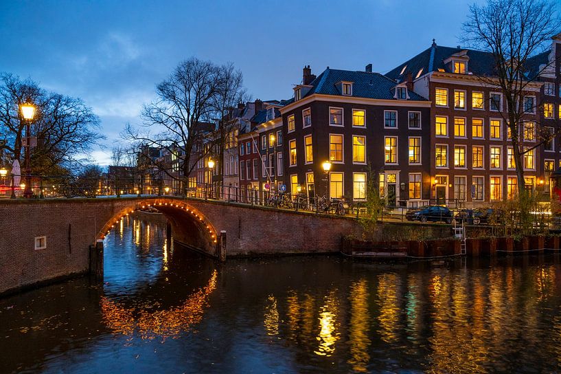 Amsterdam beleuchtete Brücken an der Herengracht im Winter von Sjoerd van der Wal Fotografie