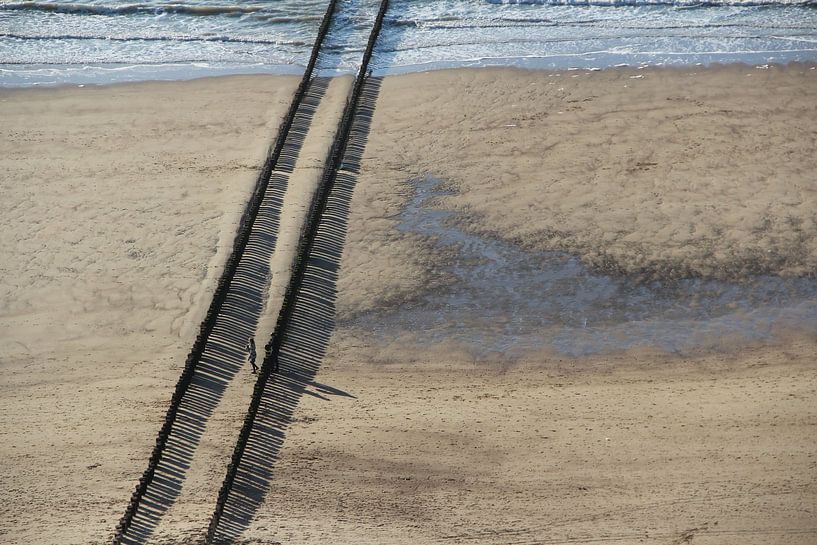 The beach is combed by Patrick Riemens