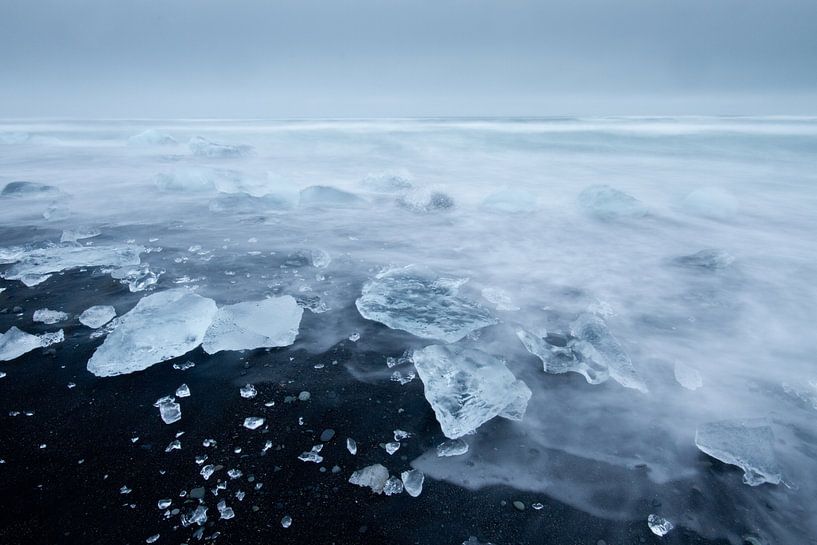 Glace sur une plage de lave par Sam Mannaerts