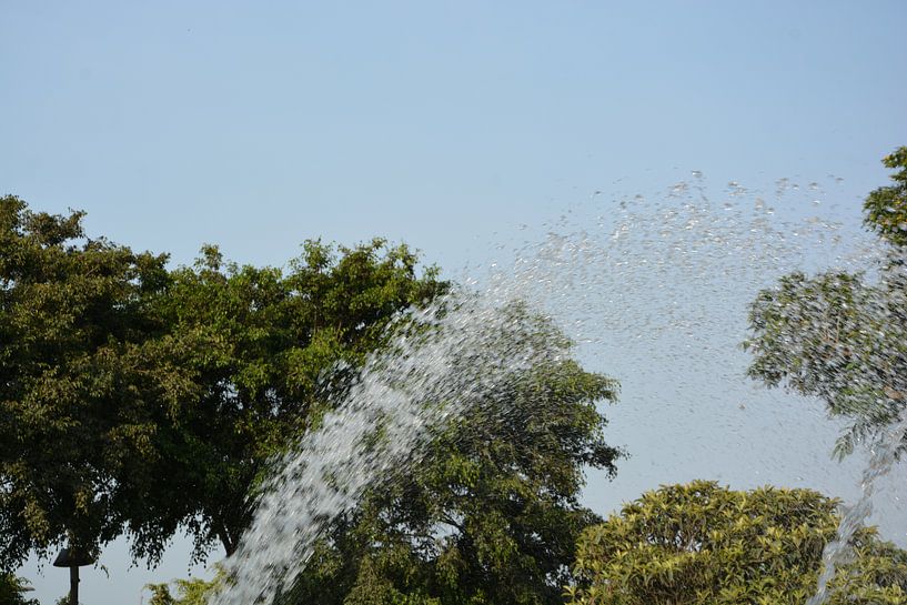 water hoog de lucht in by Gerrit Neuteboom