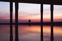 Koppel geniet van zonsondergang