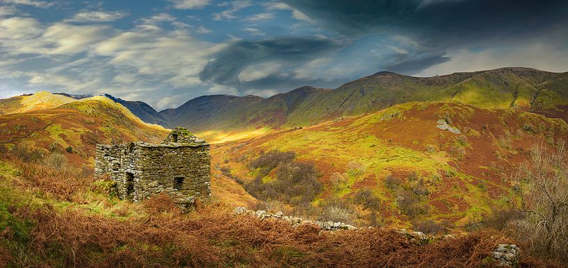 Ruinen in der zerklüfteten Landschaft, Lake District, Großbritannien von Rietje Bulthuis