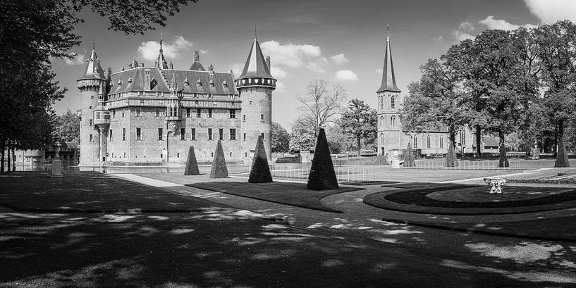 Panorama von Schloss De Haar in Schwarz und Weiß von Henk Meijer Photography