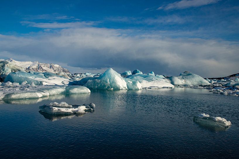 Paysage de l'Islande. Jökulsárlón, la plage de diamants et le glacier Vatnajökull par Gert Hilbink
