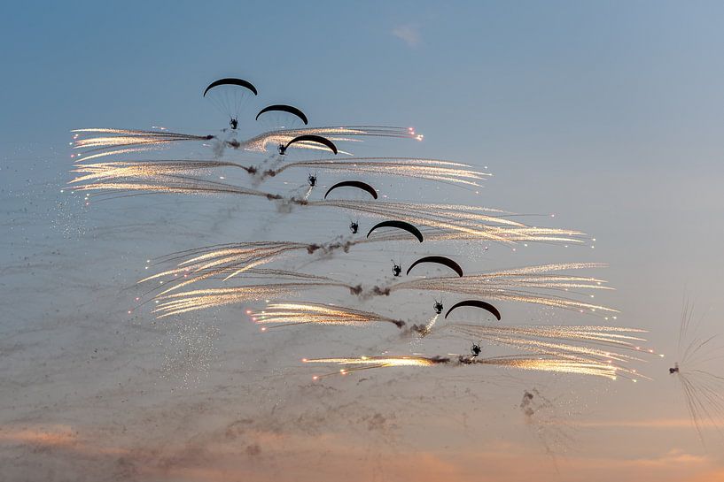 Das Feuerwerk der Flying Dragons bei der Sonnenuntergangsshow Sanicole 2024 von Arthur Bruinen