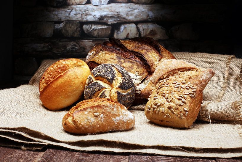 Verschiedene Brot und Brötchensorten auf einem Bäckerei Poster von Beats