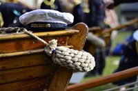 Seepfadfindermütze am Bug