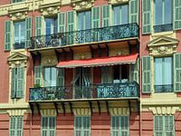 foto van ramen en balkon in Nice