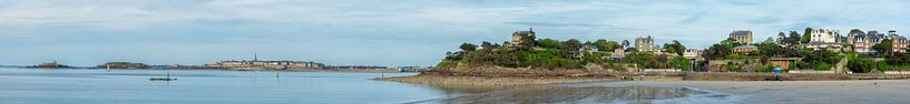 Blick vom Plage de l'Écluse (Dinard) auf Dinard &amp; Saint-Malo von Ardi Mulder