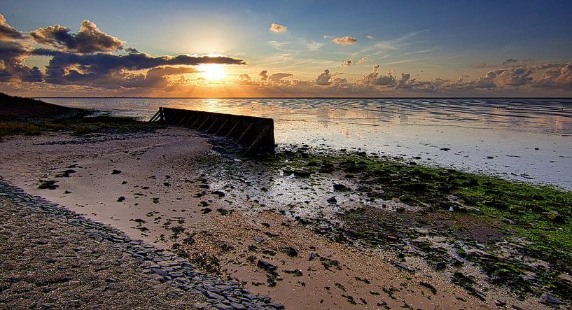 Sturmflutwehr am Wattenmeer von peterheinspictures