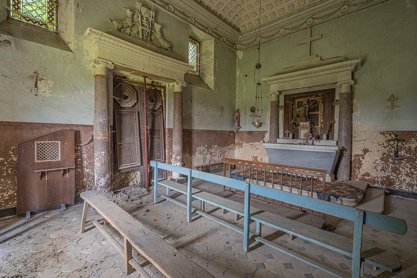 Abandoned private church of a castle- urbex by Martijn Vereijken