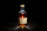 Le whisky Aberlour A'bunadh sur fond noir.