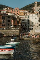 Village italien traditionnel au bord de la mer Méditerranée.