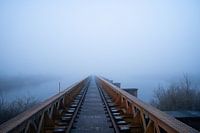 Pont de Moerputten dans le brouillard sans fin