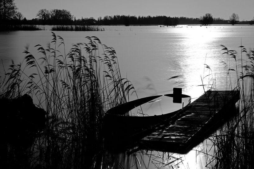 Gezonken boot aan steiger von Leo van Valkenburg