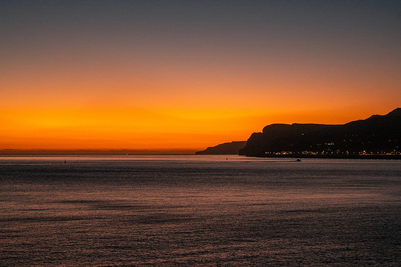 Coucher de soleil sur la côte de Sesimbra, près de Lisbonne par Leo Schindzielorz