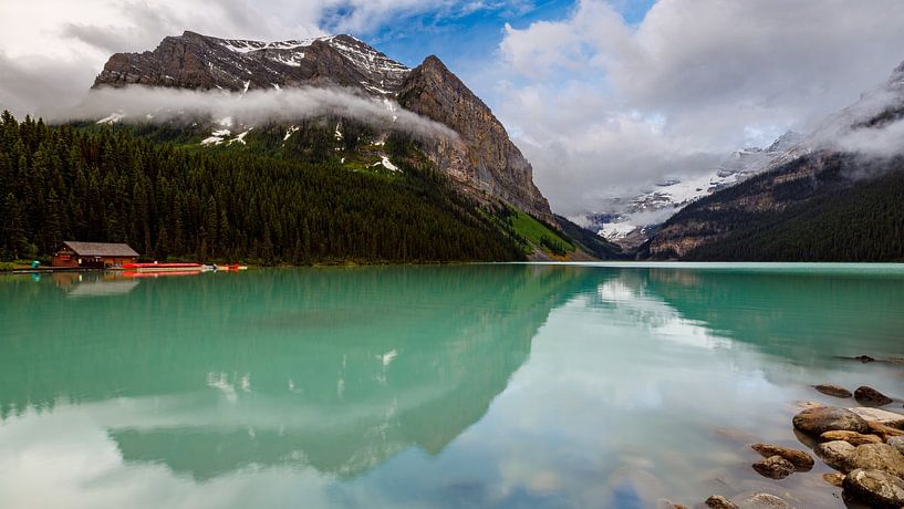 Der Lake Louise in den Rocky Mountains in Kanada von Roland Brack