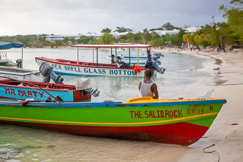 Op het strand van Negril van t.ART