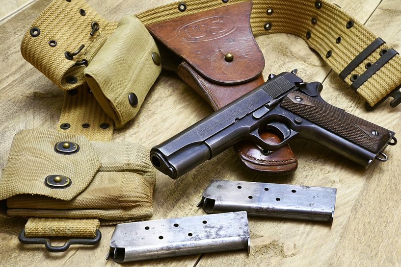 Photo d'un pistolet M1911 par Retrotimes