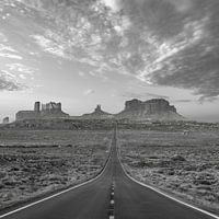Die unendliche Straße zum Horizont des Monument Valley