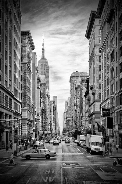 NEW YORK CITY 5th Avenue | Monochrome by Melanie Viola